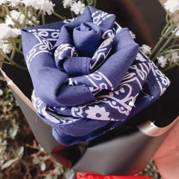 Unique Bandana Roses - Picture 3 of 3